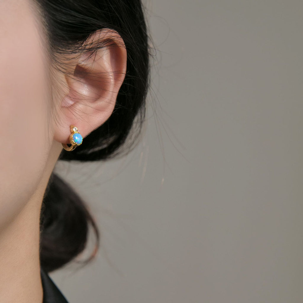 Single-stone Ear Clips With A Sophisticated Elegant Vibe For Women