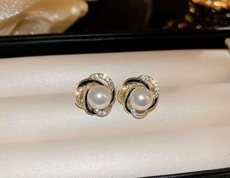 Light Luxury Diamond-Encrusted Red Pearl Earrings Womens Versatile And Fashionable