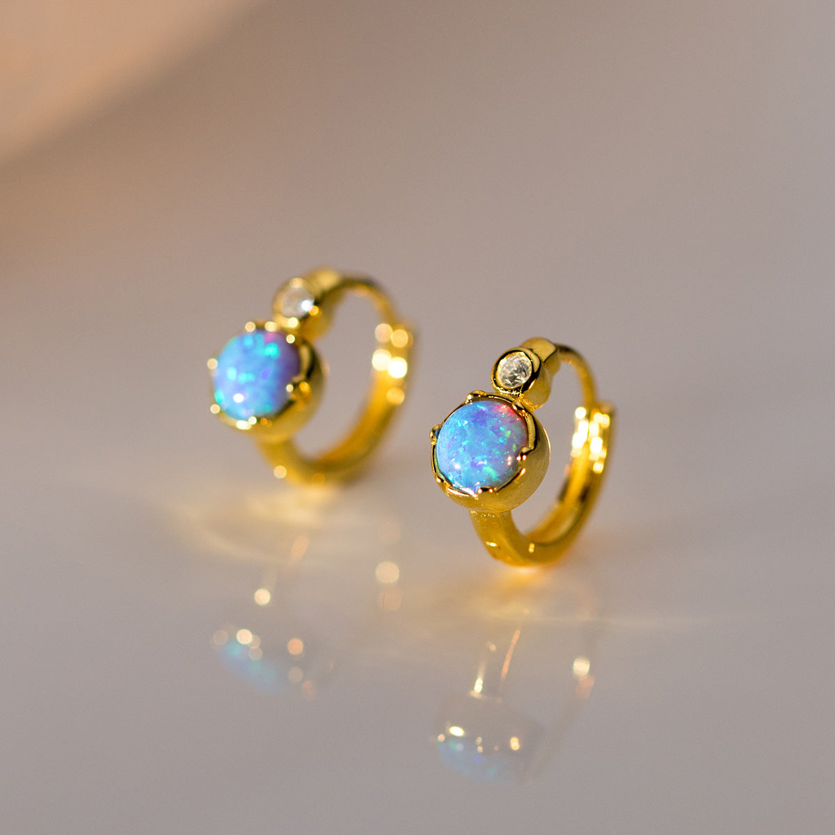 Single-stone Ear Clips With A Sophisticated Elegant Vibe For Women